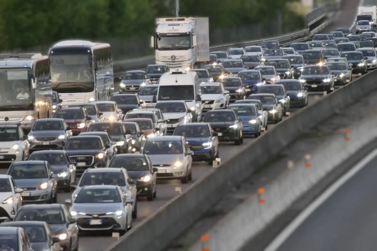Incidente sulla Roma-Napoli, 11 chilometri di coda verso sud