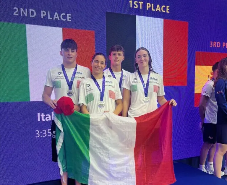 Nuoto, argento per Fiorelli nella staffetta alla Coppa Comen