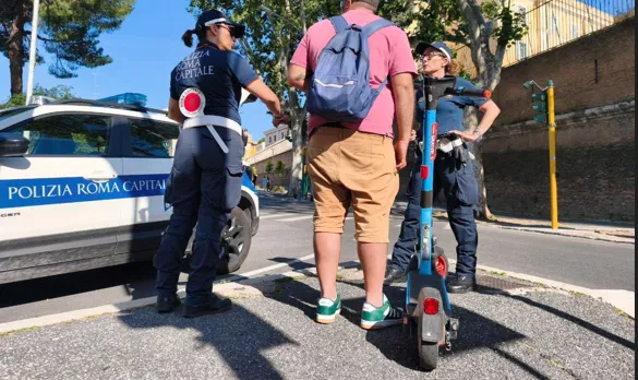 Da Ostia al centro di Roma migliaia di monopattini sanzionati dalla polizia locale: la mappa dove si concentrano i controlli