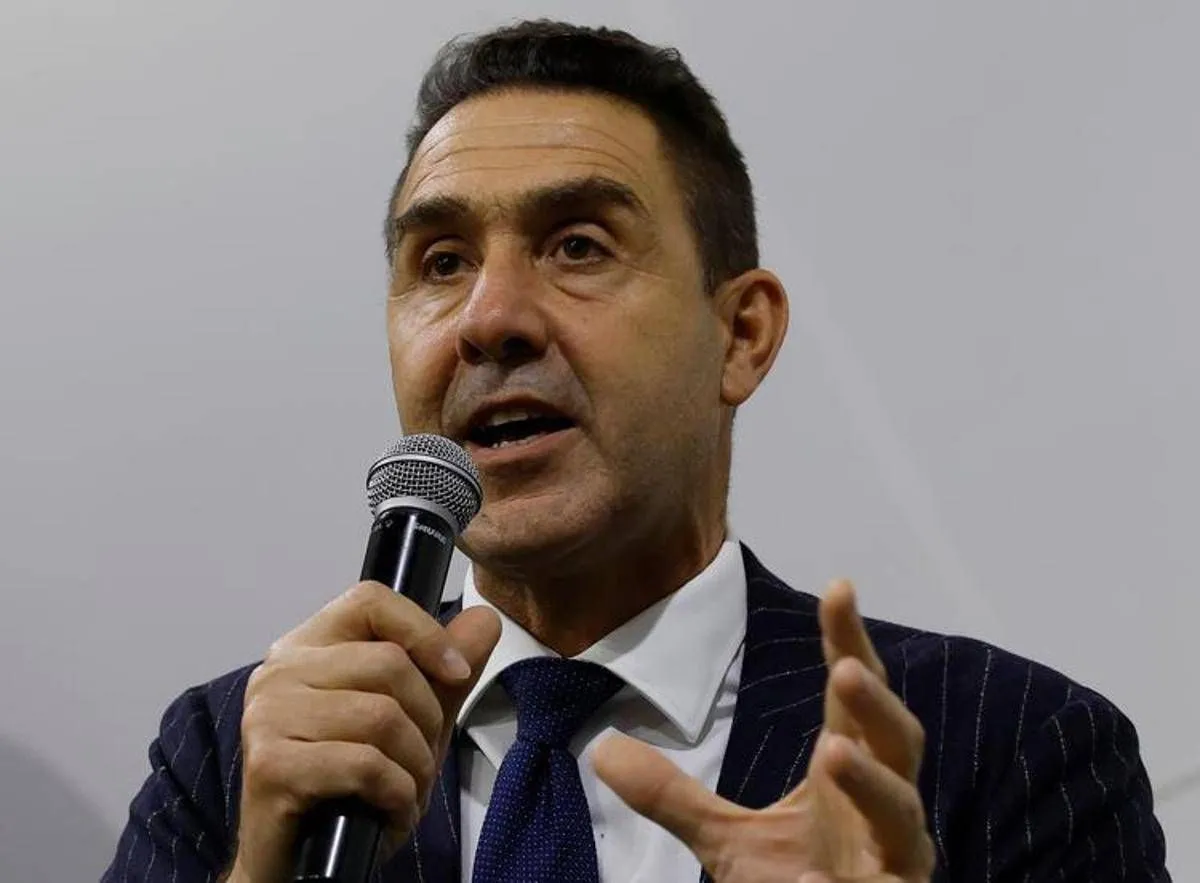 Sondaggio politico, Fratelli d'Italia stabile e Pd cala. Vannacci sale ancora