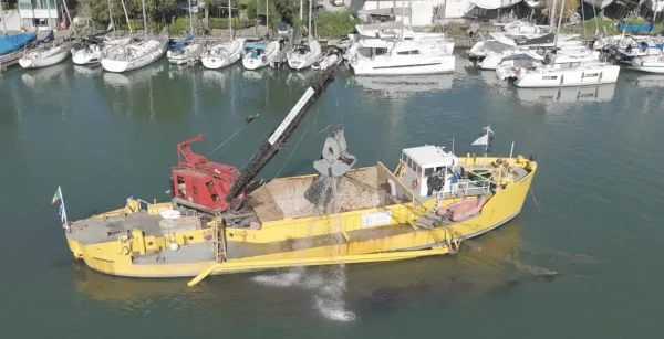 Maxi rete fantasma rimossa dalla Foce del Tevere: era una minaccia letale per l’ecosistema