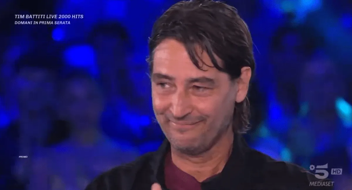 Simone Annicchiarico squalificato dal Gf Vip, le scuse in diretta: "Mi sono sentito tradito da me stesso"