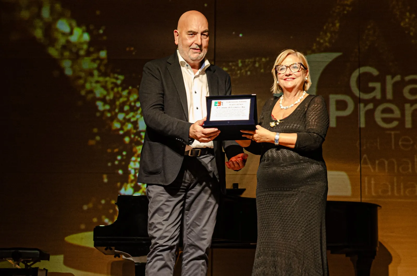 Si chiude l'XI Gran Premio del Teatro Amatoriale FITA: vince ''Che pasticcio, Mrs Peach'' - TRC Giornale