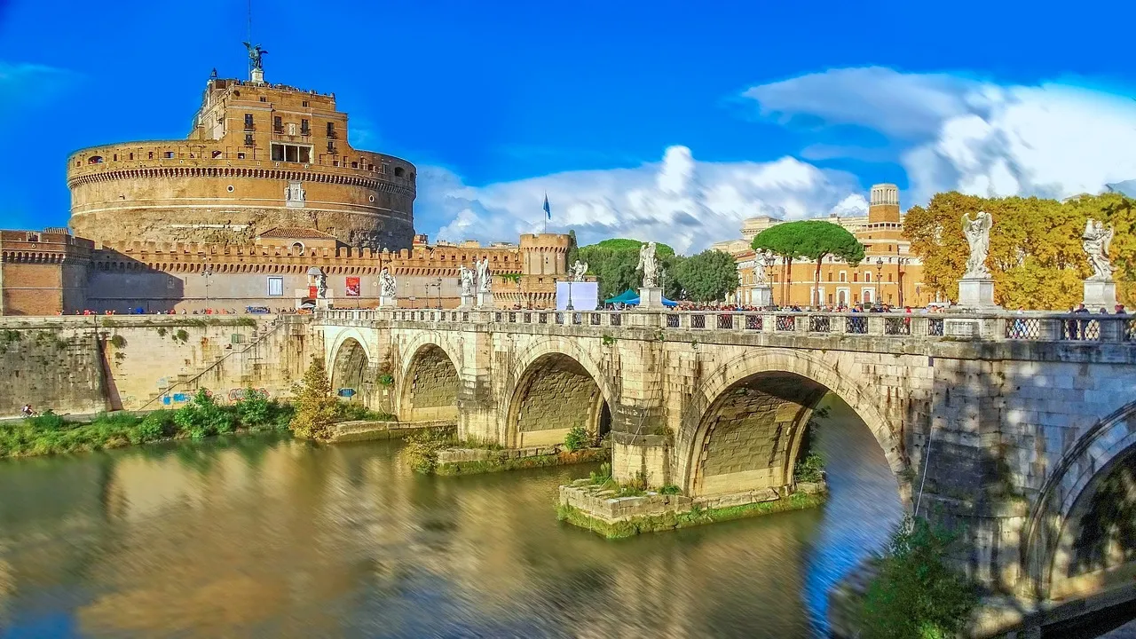 Dramma sventato a Castel Sant’Angelo: sospeso nel vuoto sul ponte, salvato dai poliziotti-eroi