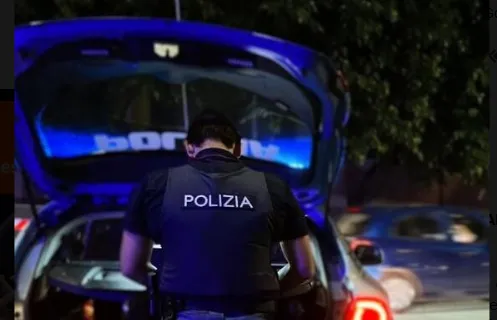 Rapina il cellulare a uno studente che aspettava il bus a Tivoli: 31enne finisce in manette