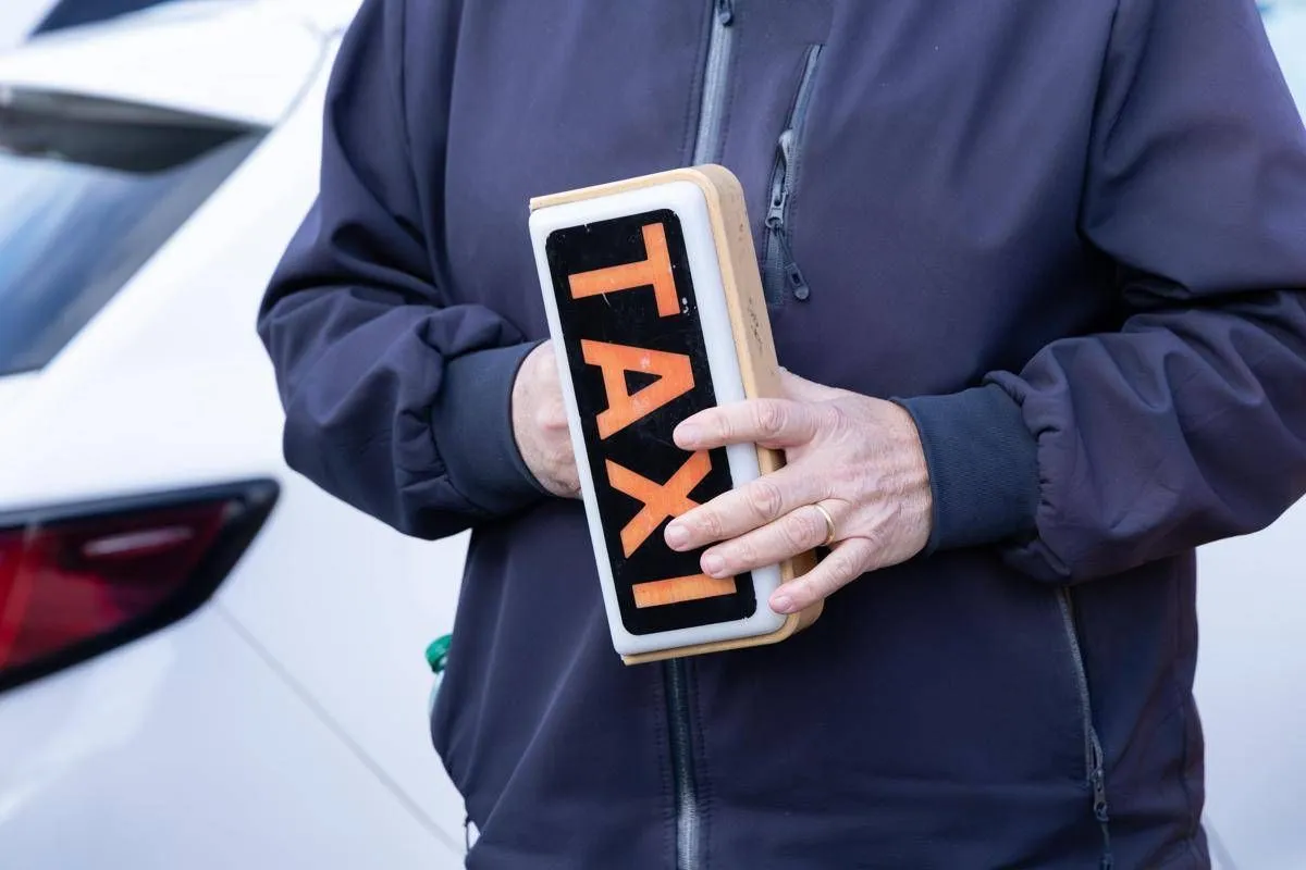 Uber, archiviata la causa dei tassisti a Londra: chiedevano risarcimento da oltre 400 milioni di euro