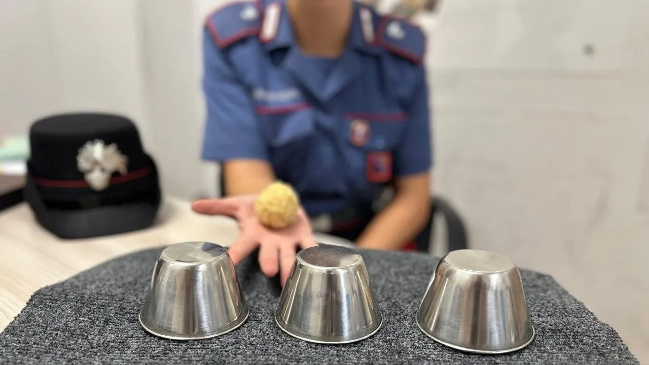 Gioco delle tre campanelle in centro a Roma, quattro denunce dei Carabinieri
