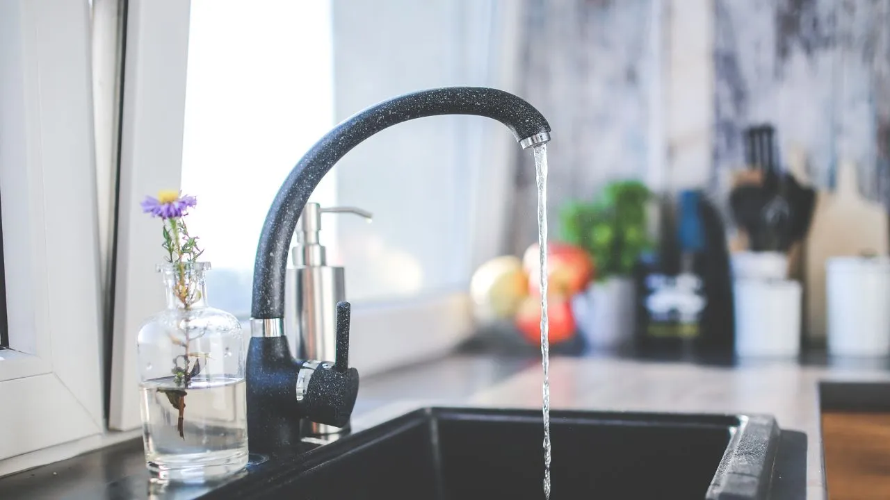 Tutta Pomezia e Torvajanica Campo Jemini a rischio per mancanza d’acqua: attivate dieci autobotti sostitutive