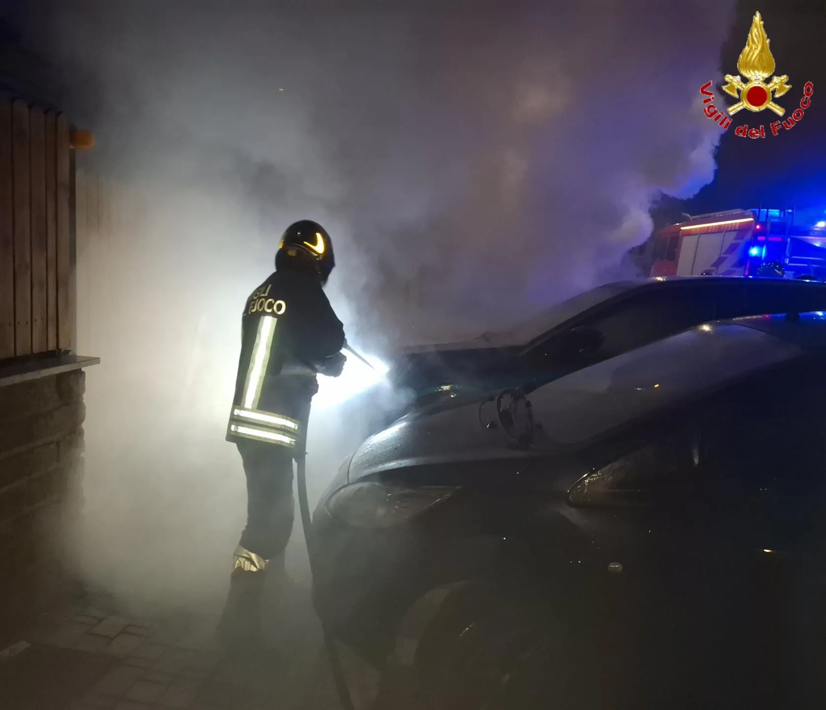 Ancora un’auto in fiamme nella notte - TRC Giornale