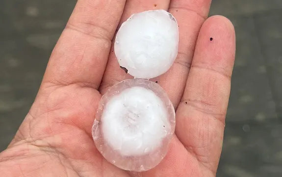 Ostiense e Trastevere sotto il bombardamento dei chicchi di grandine
