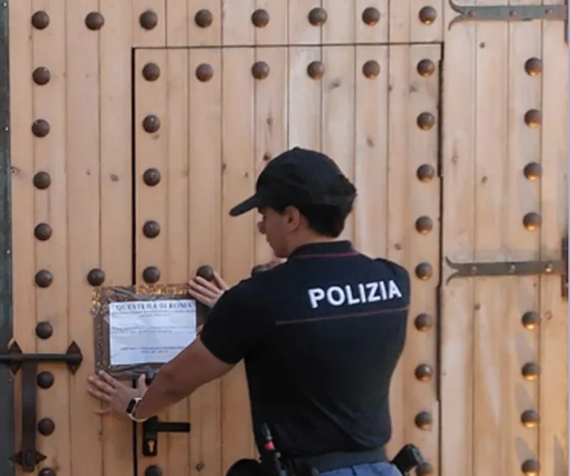 Locale trappola a Talenti: sigilli a nota "oasi urbana", oltre il doppio dei clienti e vie di fuga chiuse con catene