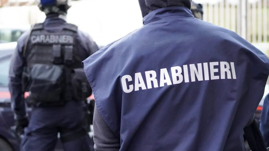 Blitz a Spinaceto: armi, droga e allacci abusivi nelle case popolari: 4 arresti tra i clan Spada e Casamonica