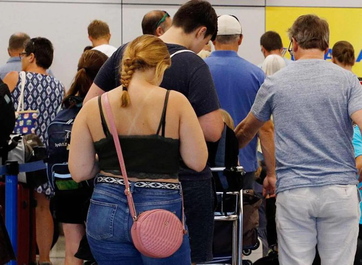 Usa, operai tranciano cavo della fibra ottica in un cantiere: voli sospesi nei principali aeroporti della costa orientale