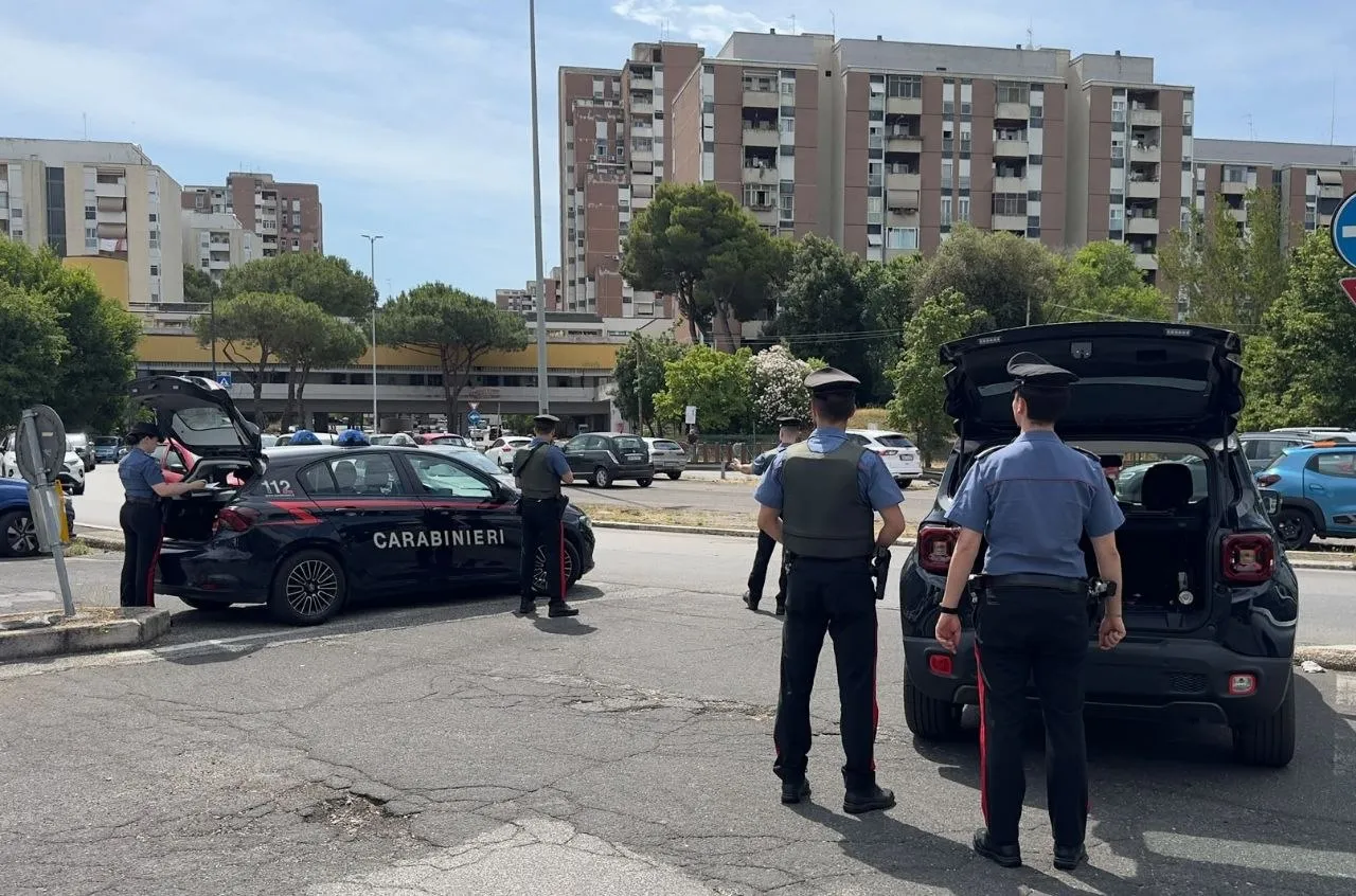 Blitz al Laurentino 38: sequestri, arresti e un locale chiuso dopo il controllo dei Carabinieri