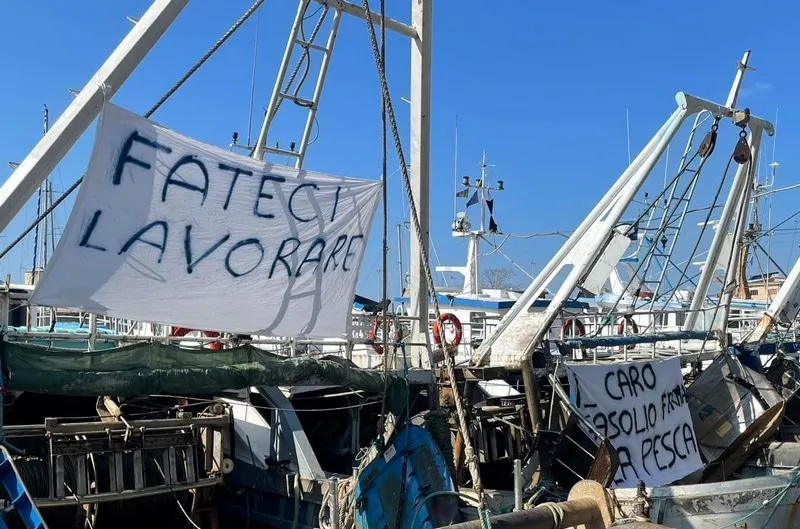 Caro carburanti, i pescatori benedicono il fermo biologico - TRC Giornale