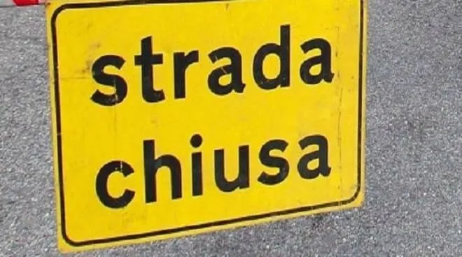 I lavori in corso e un incidente mandano il tilt il traffico a Roma est: strada chiusa e modifiche alla viabilità